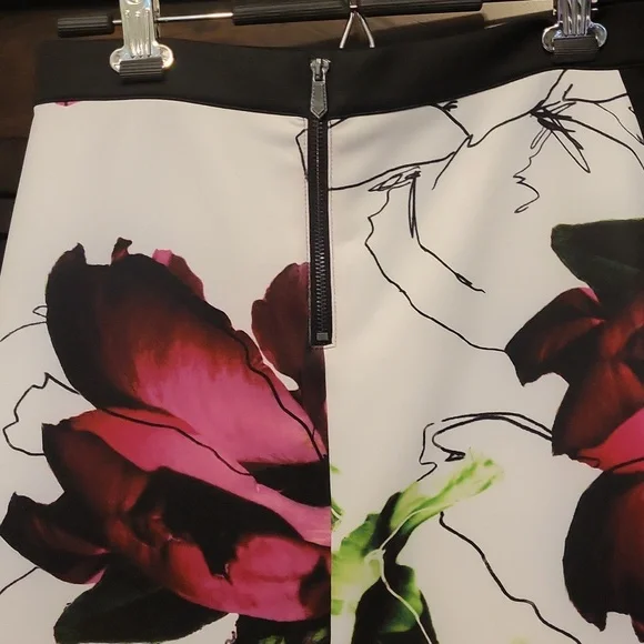 Gorgeous sexy skirt to wear on any occasion. - Picture 3 of 3